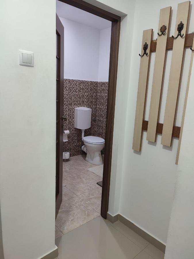 Lovely 1 Bedroom Apartment In City Centre, Sleeps 4 ! ทูร์ดา ภายนอก รูปภาพ