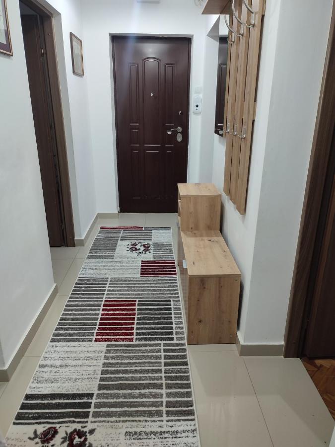 Lovely 1 Bedroom Apartment In City Centre, Sleeps 4 ! ทูร์ดา ภายนอก รูปภาพ