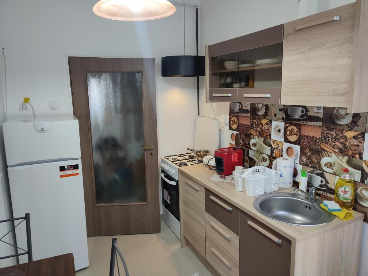 Lovely 1 Bedroom Apartment In City Centre, Sleeps 4 ! ทูร์ดา ภายนอก รูปภาพ