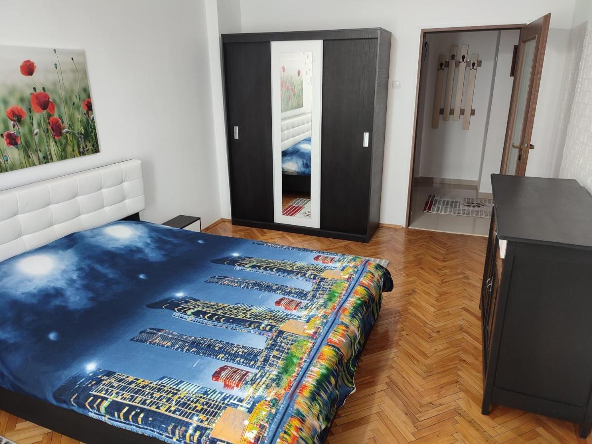 Lovely 1 Bedroom Apartment In City Centre, Sleeps 4 ! ทูร์ดา ภายนอก รูปภาพ