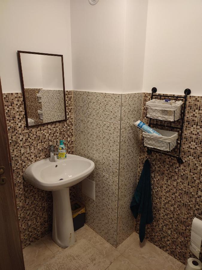Lovely 1 Bedroom Apartment In City Centre, Sleeps 4 ! ทูร์ดา ภายนอก รูปภาพ