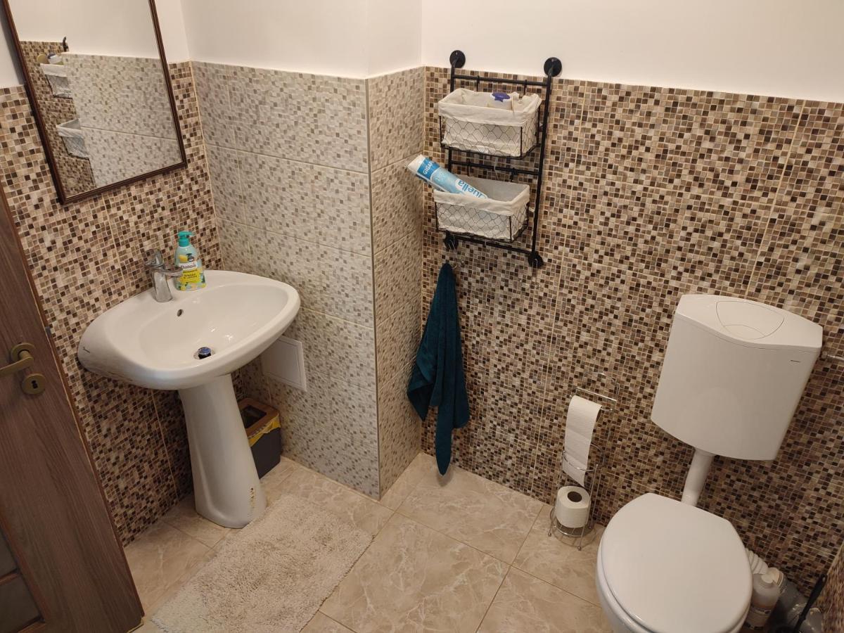 Lovely 1 Bedroom Apartment In City Centre, Sleeps 4 ! ทูร์ดา ห้อง รูปภาพ