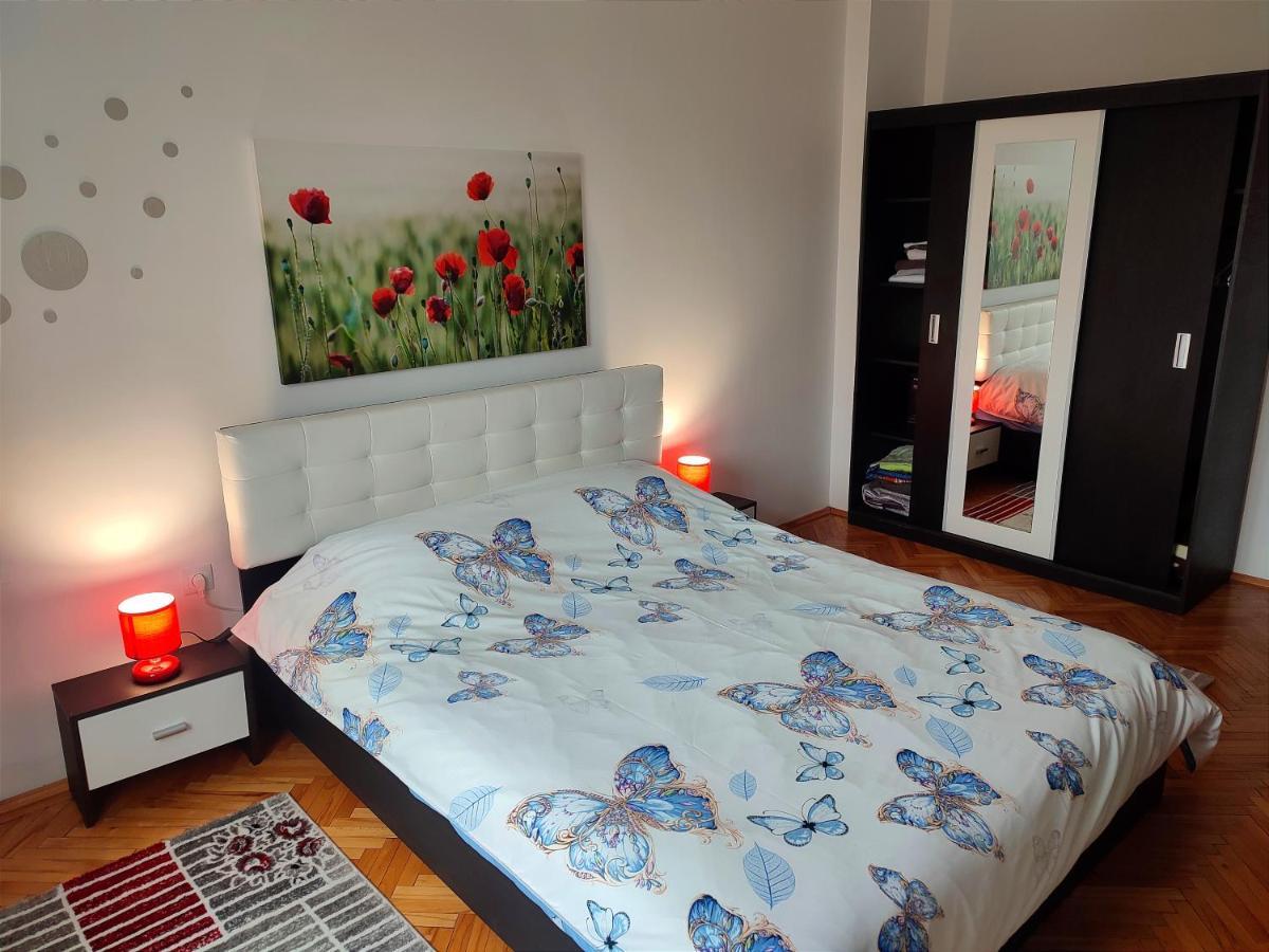Lovely 1 Bedroom Apartment In City Centre, Sleeps 4 ! ทูร์ดา ภายนอก รูปภาพ